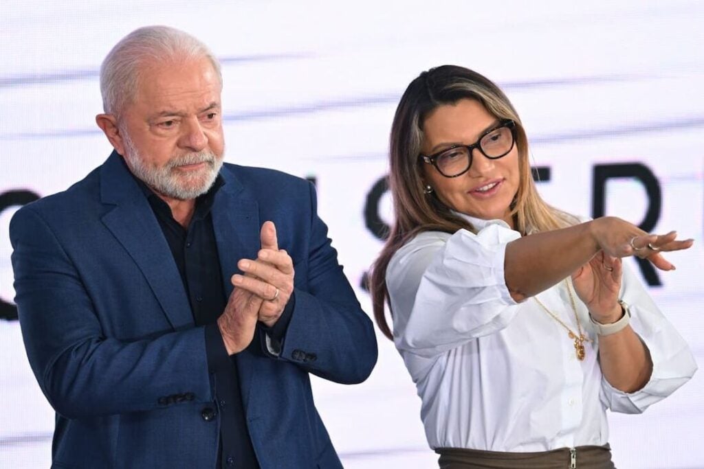 Janja ‘puxa orelha’ de Lula por falta de protagonismo feminino em evento no Ceará Janja ‘puxa orelha’ de Lula por falta de protagonismo feminino em evento no Ceará