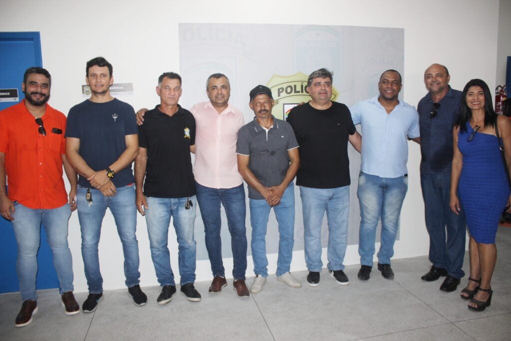 Prefeitura de Petrolândia entrega prédio reformado da Delegacia de Polícia Civil após anos de abandono pelo governo estadual Prefeitura de Petrolândia entrega prédio reformado da Delegacia de Polícia Civil após anos de abandono pelo governo estadual