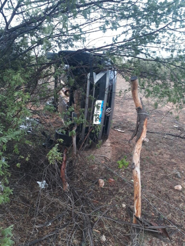 Motorista perde controle de direção e cai em ribanceira no Anel Viário em Delmiro Gouveia