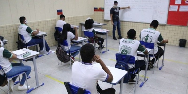 Governo de Pernambuco nomeia 2.907 professores concursados