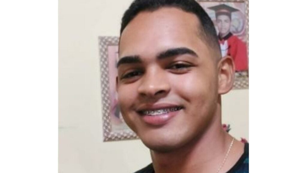 Trágico Acidente Automobilístico em Petrolândia-PE: Família enlutada realiza velório na quadra-14, e sepultamento de Everton Carlos está previsto para ocorrer ás 16h no Cemitério local