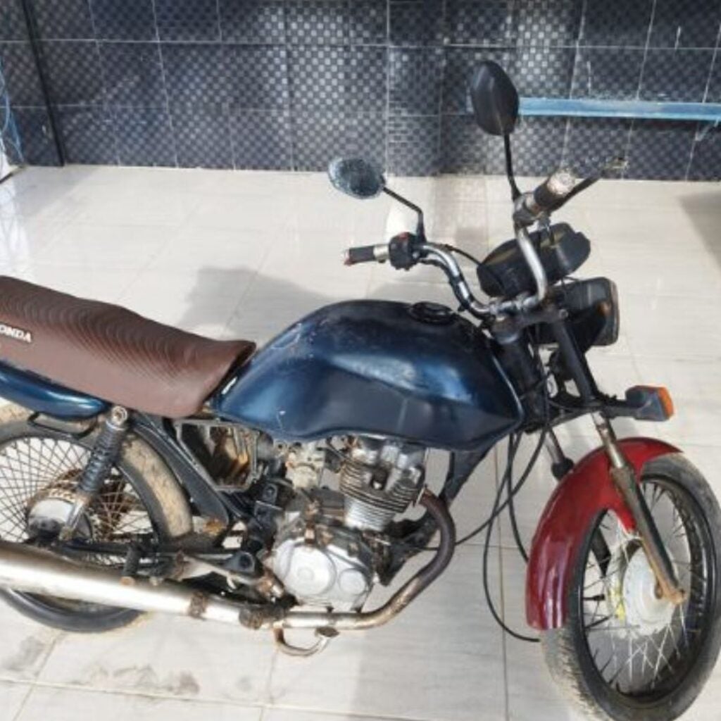 Polícia Militar apreende motocicleta adulterada e prende suspeito por falsa identidade em Jatobá, no Sertão de PE Polícia Militar apreende motocicleta adulterada e prende suspeito por falsa identidade em Jatobá, no Sertão de PE