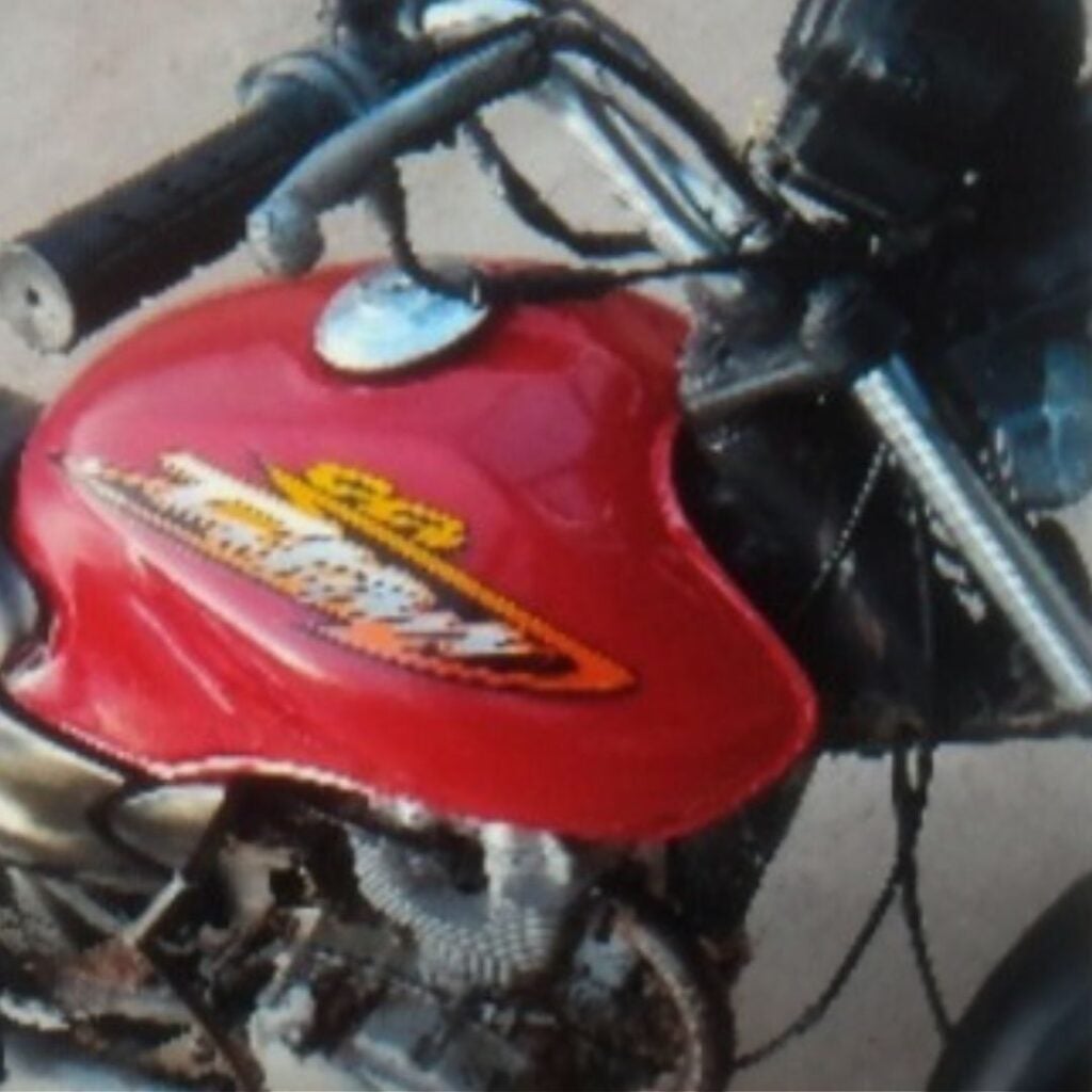 Policiais militares apreendem motocicleta conduzida por menor de idade em Jatobá, no Sertão de Pernambuco Policiais militares apreendem motocicleta conduzida por menor de idade em Jatobá, no Sertão de Pernambuco