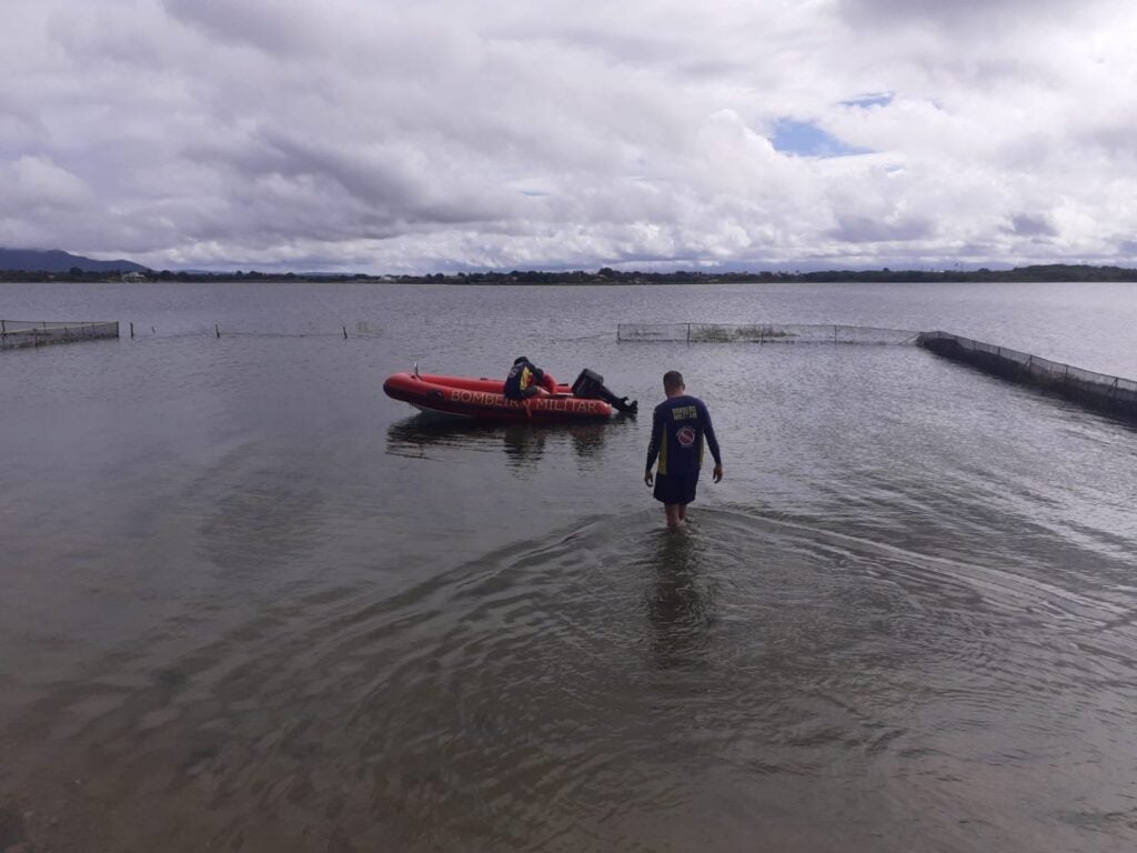 Paulo Afonso: Corpo de Izaías Lima da Silva, vítima de afogamento é resgatado pelos Bombeiros Paulo Afonso: Corpo de Izaías Lima da Silva, vítima de afogamento é resgatado pelos Bombeiros