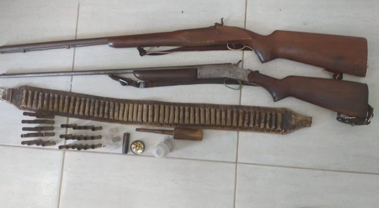 Jatobá: Policiais Militares apreendem armas e munições em ocorrência de posse ilegal
