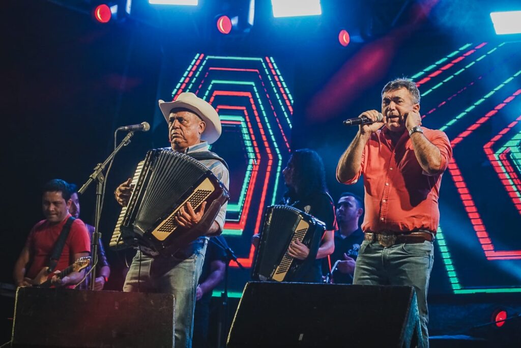 Encerramento do São João de Jatobá-PE, com Show Inesquecível de Sirano e Sirino Encerramento do São João de Jatobá-PE, com Show Inesquecível de Sirano e Sirino