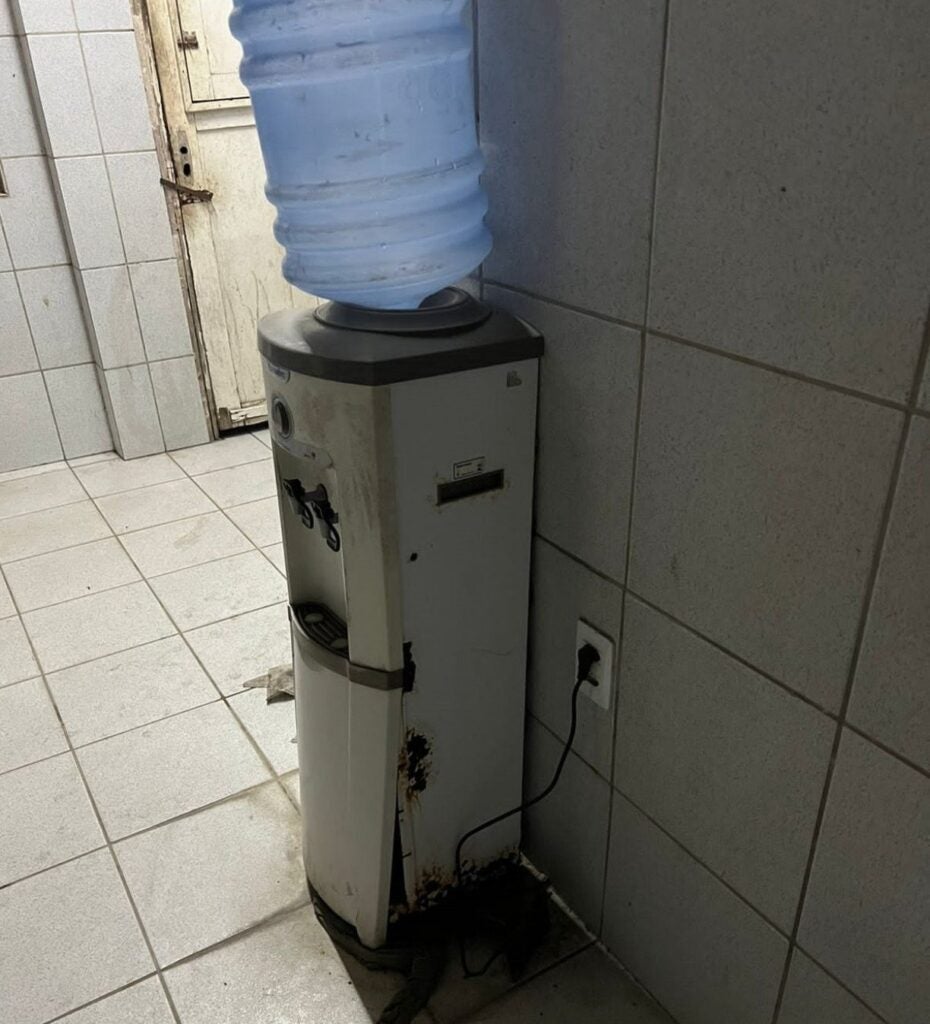 Cenário de caos e abandono em batalhão da Polícia Militar de Pernambuco