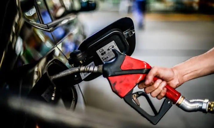Preço da gasolina volta a baixar para R$ 2,66 nas distribuidoras