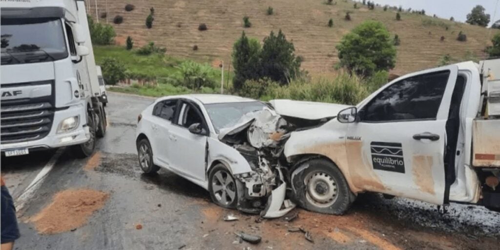 Agricultor morre em batida entre carro e caminhonete na BR-101