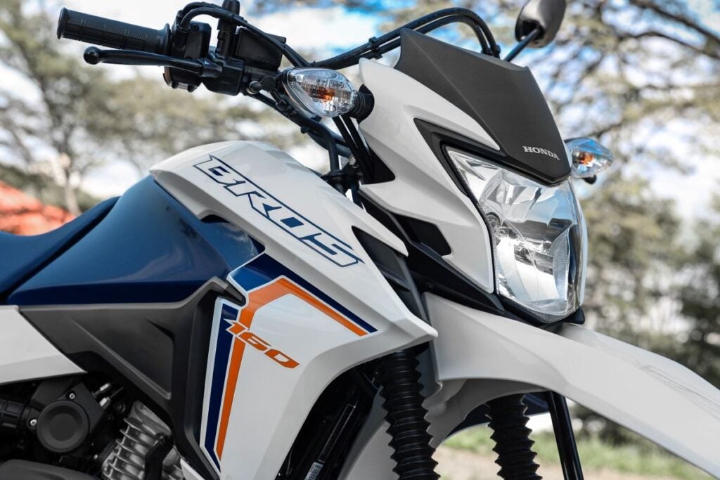 Com novas cores, Honda Bros 2024 chega por R$ 18.686 Com novas cores, Honda Bros 2024 chega por R$ 18.686