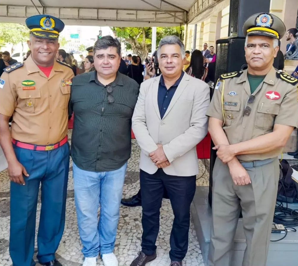 Prefeito de Petrolândia prestigia entrega de viaturas e coletes balísticos à Polícia Militar de Pernambuco