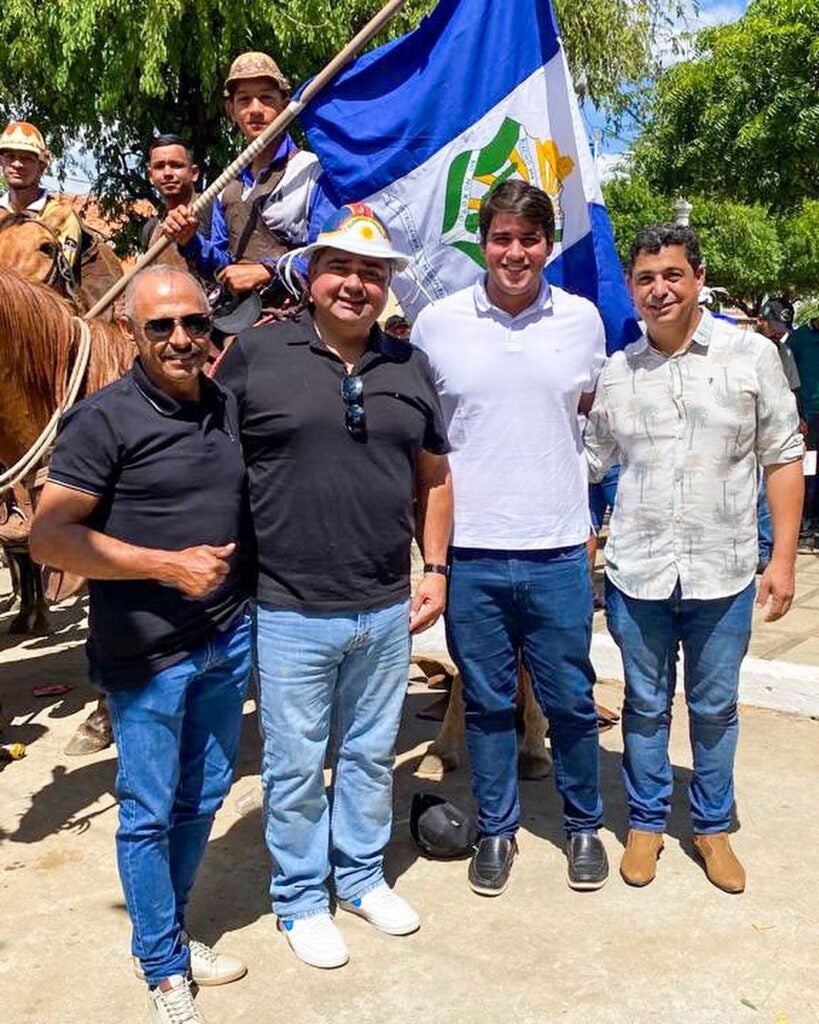 Prefeito de Petrolândia, Fabiano Marques prestigia a 23ª Missa do Vaqueiro de Nazaré do Pico em Floresta e fortalece laços regionais