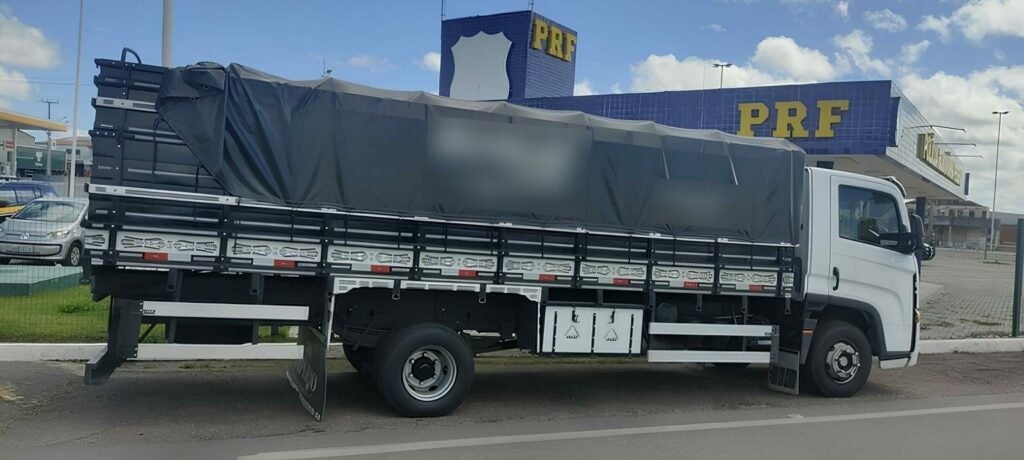 PRF intercepta transporte ilegal de carvão em Paulo Afonso