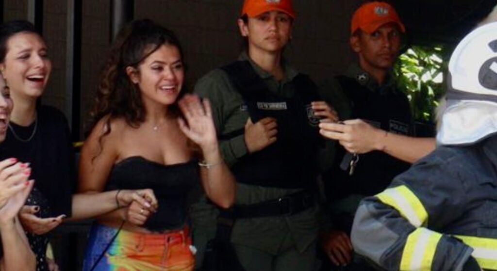 Atriz Maísa Silva estava em apartamento que pegou fogo em prédio na Zona Norte do Recife Atriz Maísa Silva estava em apartamento que pegou fogo em prédio na Zona Norte do Recife