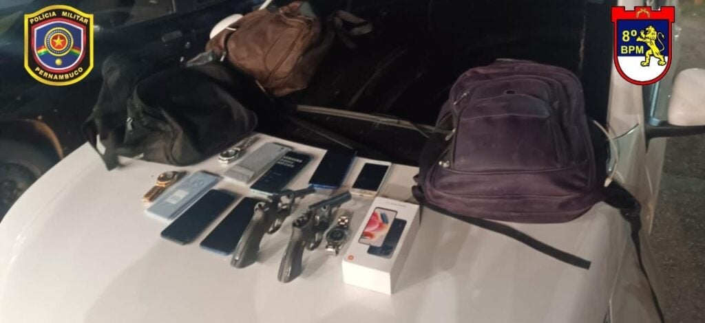 Maiores informações: Quatro suspeitos são presos após série de assaltos em Floresta e São José do Belmonte, Eles foram presos em Mirandiba Maiores informações: Quatro suspeitos são presos após série de assaltos em Floresta e São José do Belmonte, Eles foram presos em Mirandiba