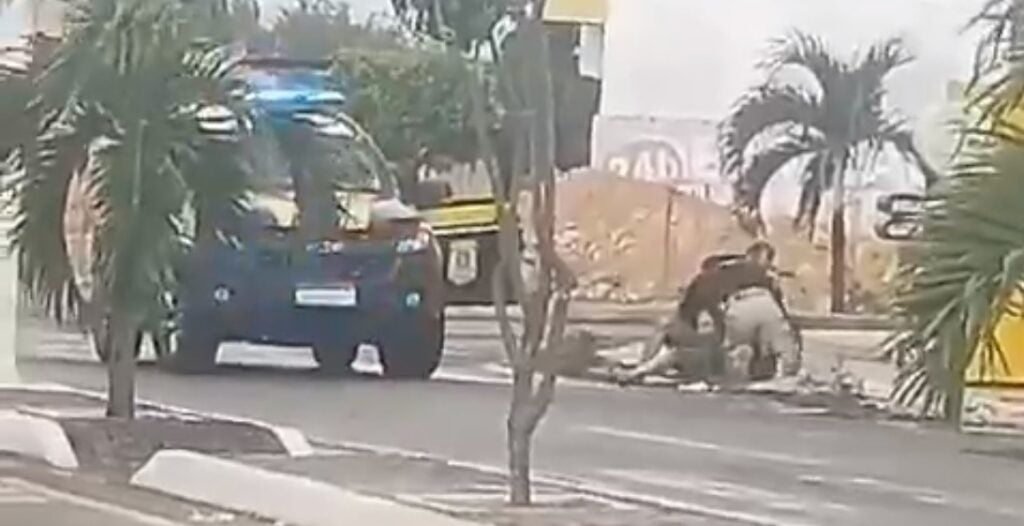 Em Paulo Afonso (BA), PRF apreende armas e munições, recupera veículo roubado e prende homem suspeito de praticar assaltos