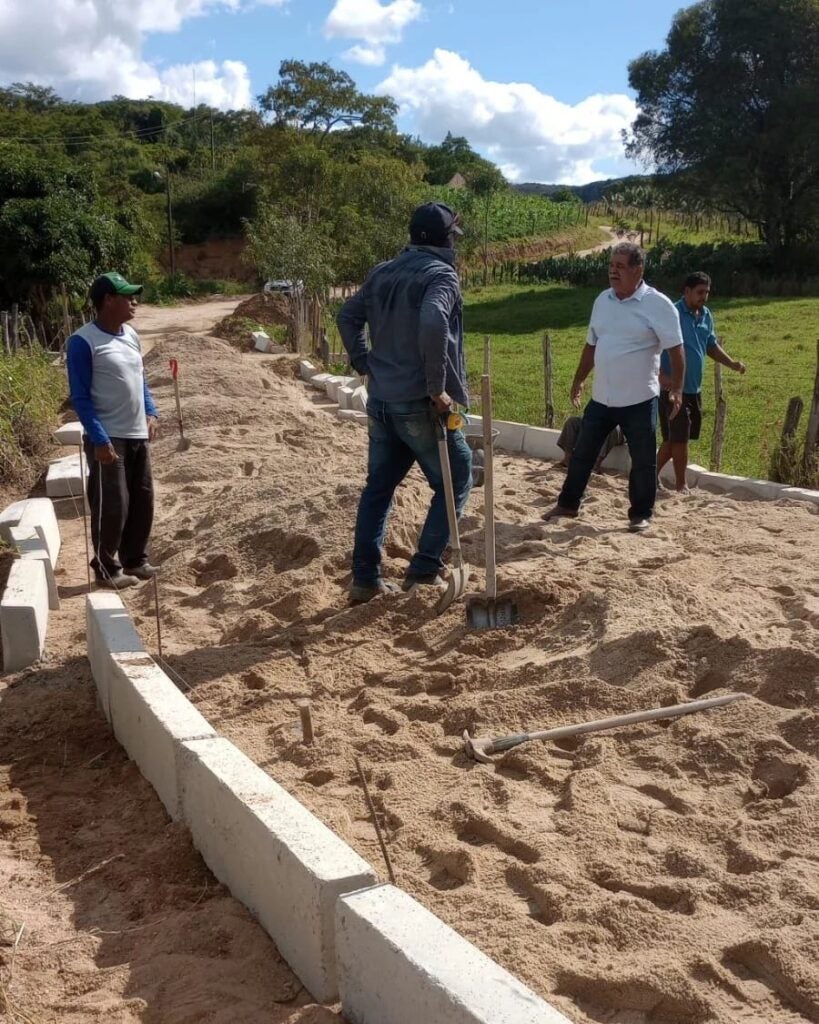 Tacaratu: Retomada das obras de pavimentação e passagem molhada na comunidade do Tacaicó após período de chuvas Tacaratu: Retomada das obras de pavimentação e passagem molhada na comunidade do Tacaicó após período de chuvas