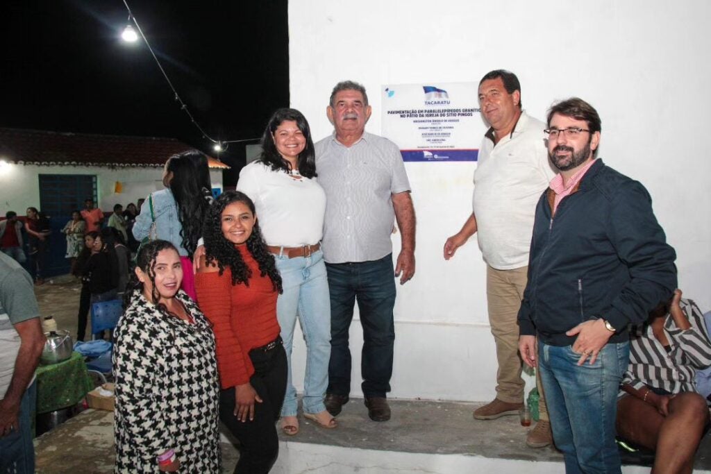 Prefeitura inaugura o pátio da igreja do Sítio Pingos, na zona rural de Tacaratu, no Sertão de PE Prefeitura inaugura o pátio da igreja do Sítio Pingos, na zona rural de Tacaratu, no Sertão de PE