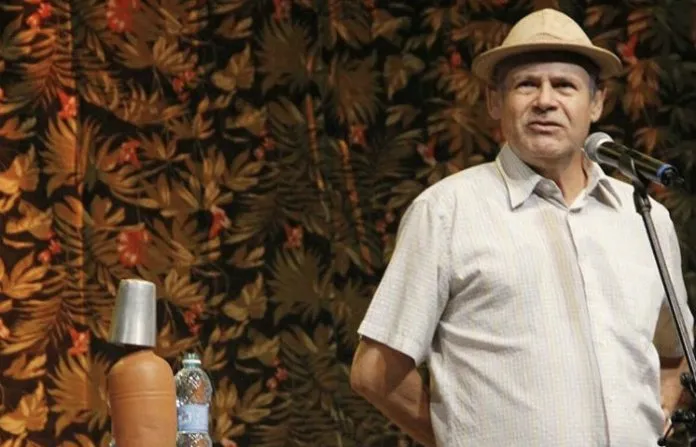 Zé Lezin comemora 40 anos de humor