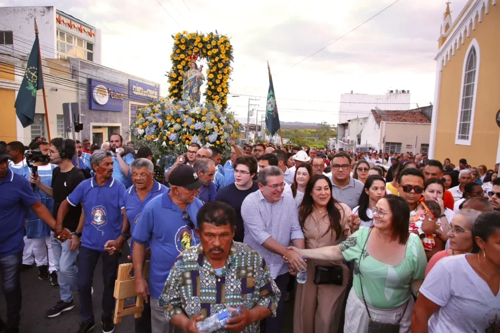 Duque participa das celebrações à Nossa Senhora da Penha, em Serra Talhada-PE Duque participa das celebrações à Nossa Senhora da Penha, em Serra Talhada-PE