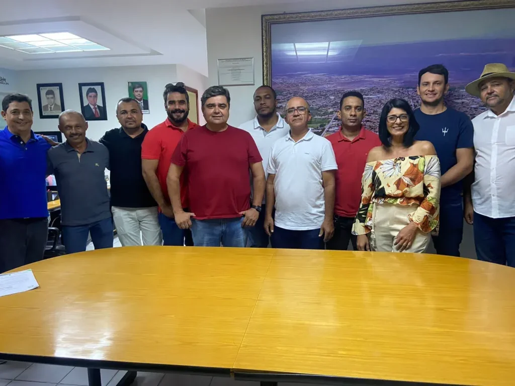 Petrolândia dá um passo importante para o Turismo e valorização dos profissionais da Saúde; Prefeito assina ordem de serviço para a construção do escadão na Orla Fluvial sanciona lei que prevê o repasse do auxílio aos profissionais da enfermagem