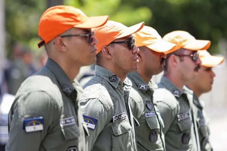 Polícia Militar de Pernambuco usará câmera nos uniformes ainda este mês Polícia Militar de Pernambuco usará câmera nos uniformes ainda este mês
