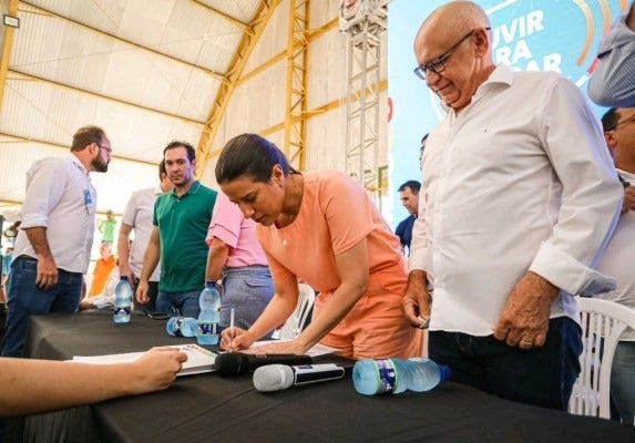 Em Salgueiro, Raquel anuncia requalificação da PE-483 Em Salgueiro, Raquel anuncia requalificação da PE-483