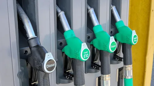Diesel sobe a R$ 6,20 por litro nos postos, em sétima alta semanal seguida Diesel sobe a R$ 6,20 por litro nos postos, em sétima alta semanal seguida
