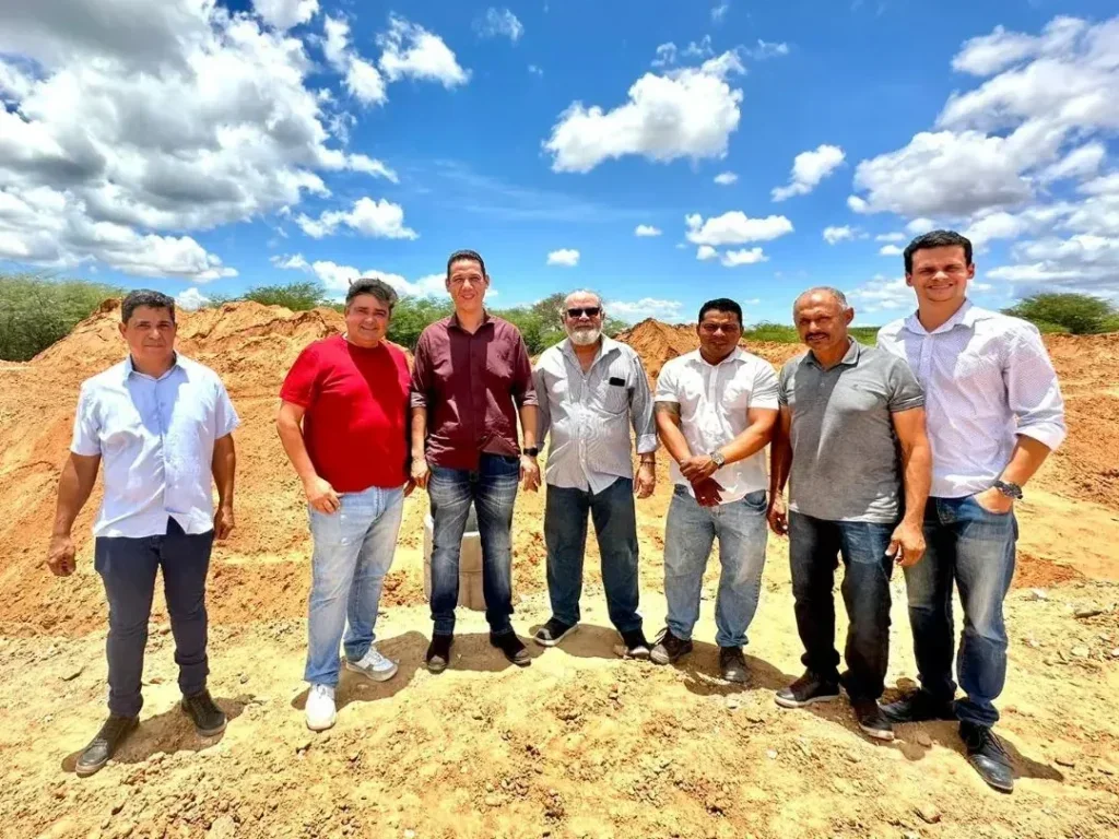 Prefeito de Petrolândia recebe Superintendente da Codevasf para debater obras de saneamento e ações para o município Prefeito de Petrolândia recebe Superintendente da Codevasf para debater obras de saneamento e ações para o município