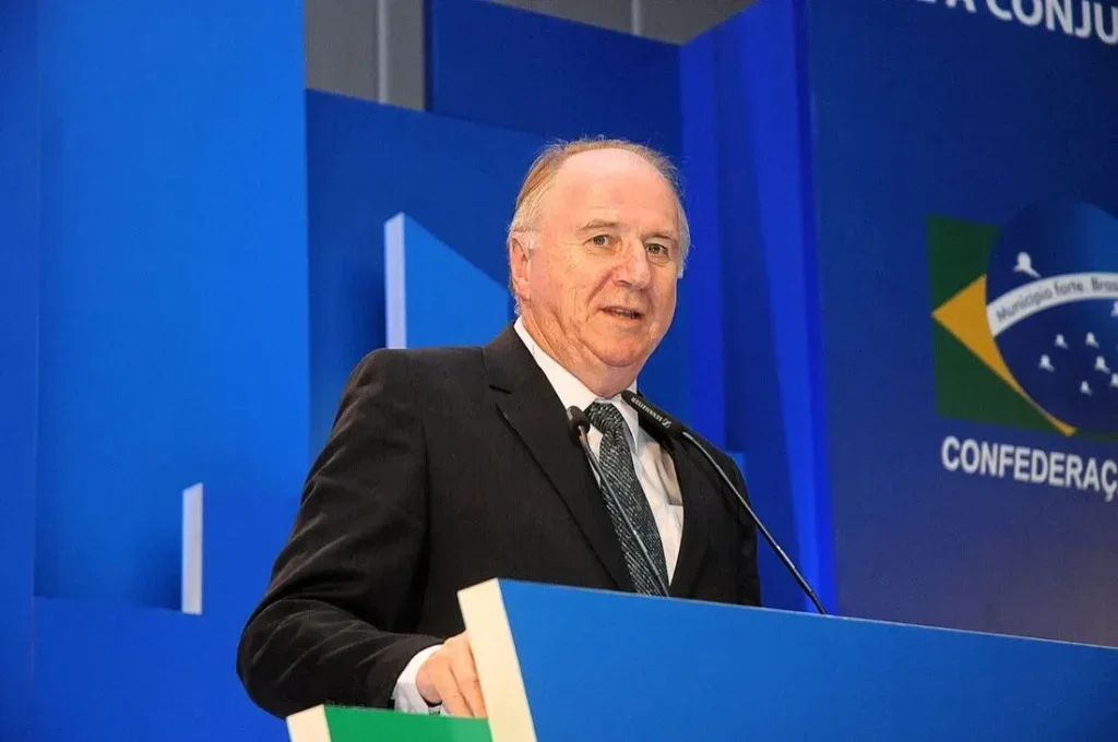 Prefeitos participam de nova mobilização municipalista para enfrentar crise financeira Prefeitos participam de nova mobilização municipalista para enfrentar crise financeira