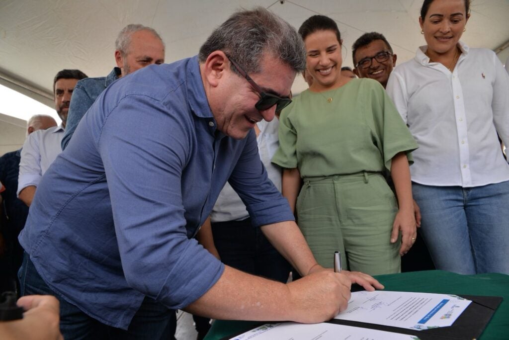 Após pleito de Duque, Governo do Estado vai retomar obras de abastecimento em Serra Talhada Após pleito de Duque, Governo do Estado vai retomar obras de abastecimento em Serra Talhada