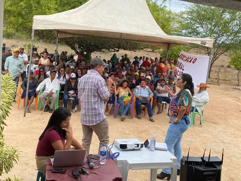 Claudia Leal Apresenta Sisteminha em Tupanatinga, PE, para Representantes de Diversas Associações