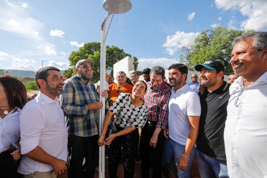 No Sertão de Itaparica, governadora Raquel Lyra leva água tratada pela primeira vez a Carnaubeira da Penha, entrega a requalificação da PE-425 No Sertão de Itaparica, governadora Raquel Lyra leva água tratada pela primeira vez a Carnaubeira da Penha, entrega a requalificação da PE-425