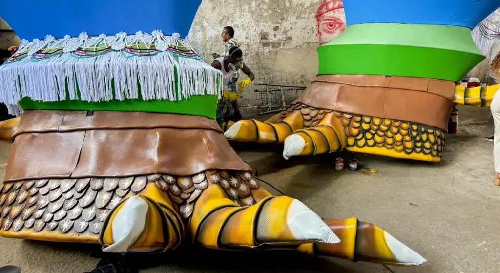 Quase 500 metros de conduítes irão compor o peito do Galo Gigante; saiba mais detalhes da estrutura