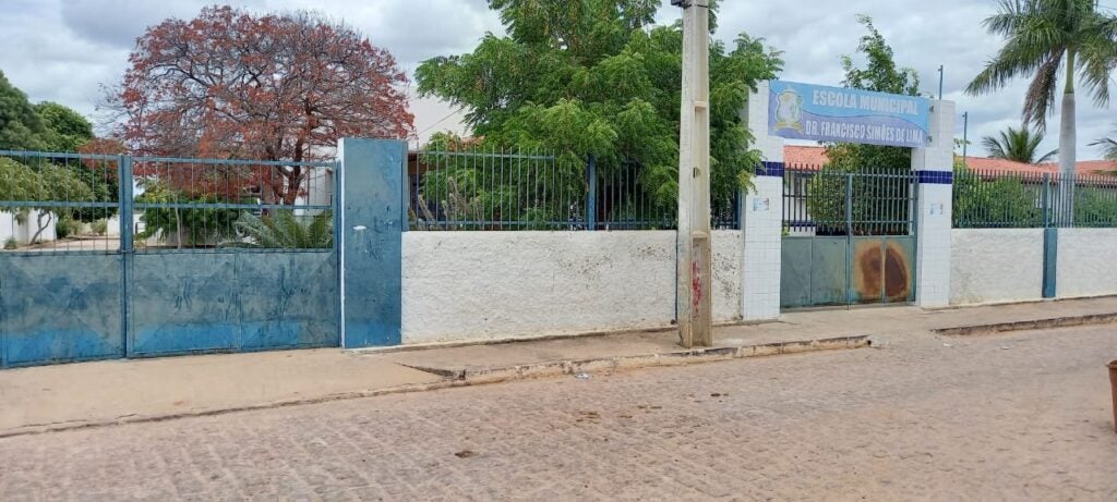 Petrolândia: Quer aprender a ler e retomar o estudo do Ensino Fundamental? Vem pra EJA na Escola Municipal Do Francisco Simões de Lima!