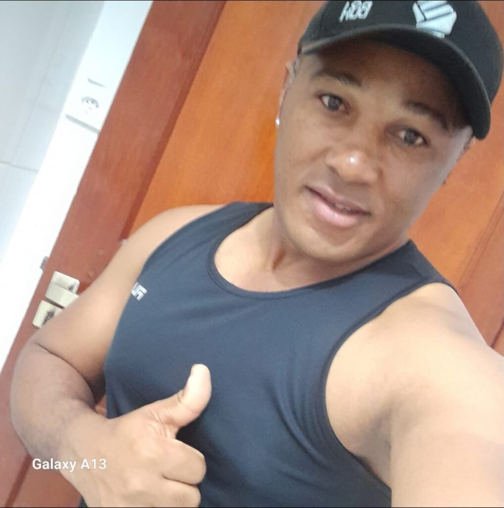 Petrolândia: Aniversariante do dia, Cantor Maninho Diniz recebe felicitações de familiares e amigos nesta data especial