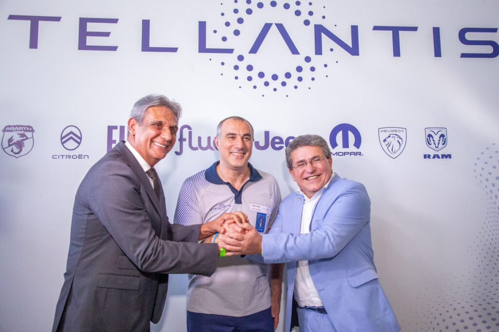 Duque recebe agradecimento do presidente da Stellantis, Emanuelle Cappellaro Duque recebe agradecimento do presidente da Stellantis, Emanuelle Cappellaro