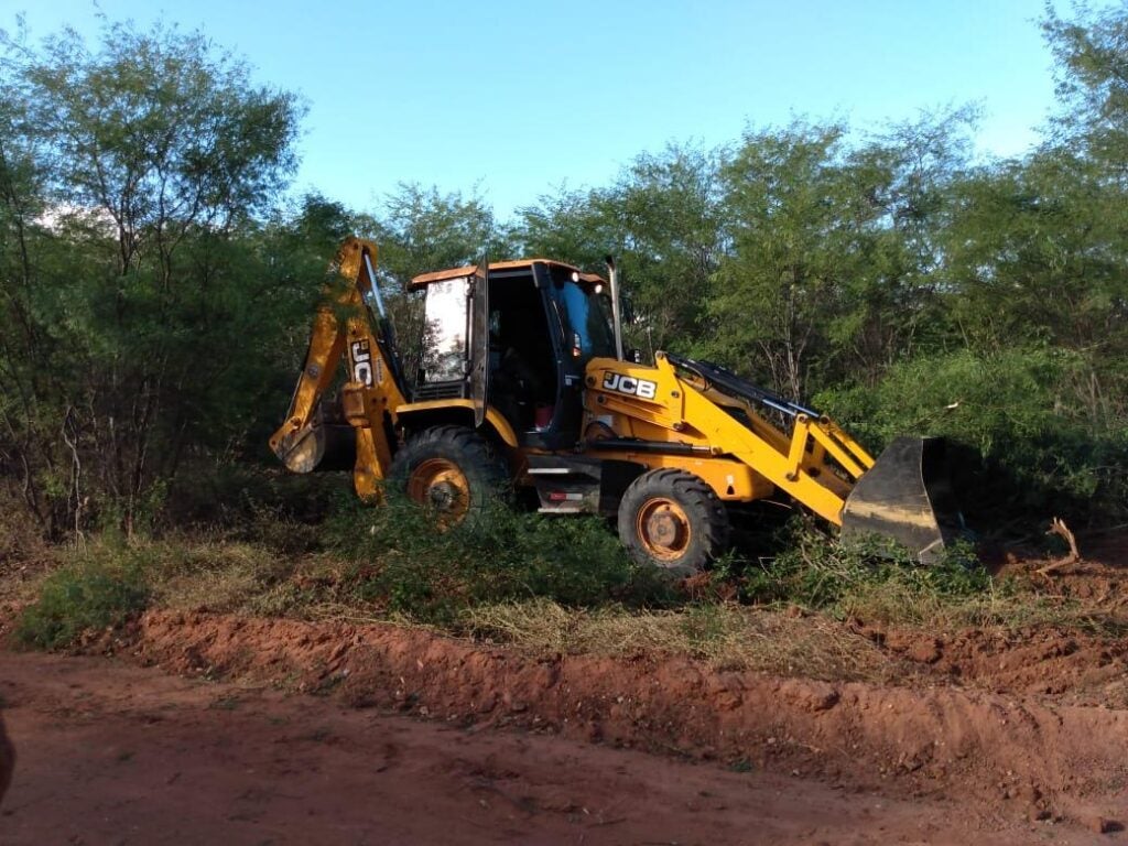 Petrolândia: Vereador Dedé de França fortalece agricultura ao viabilizar a ida de uma retroescavadeira para Projeto Apolônio Sales Petrolândia: Vereador Dedé de França fortalece agricultura ao viabilizar a ida de uma retroescavadeira para Projeto Apolônio Sales