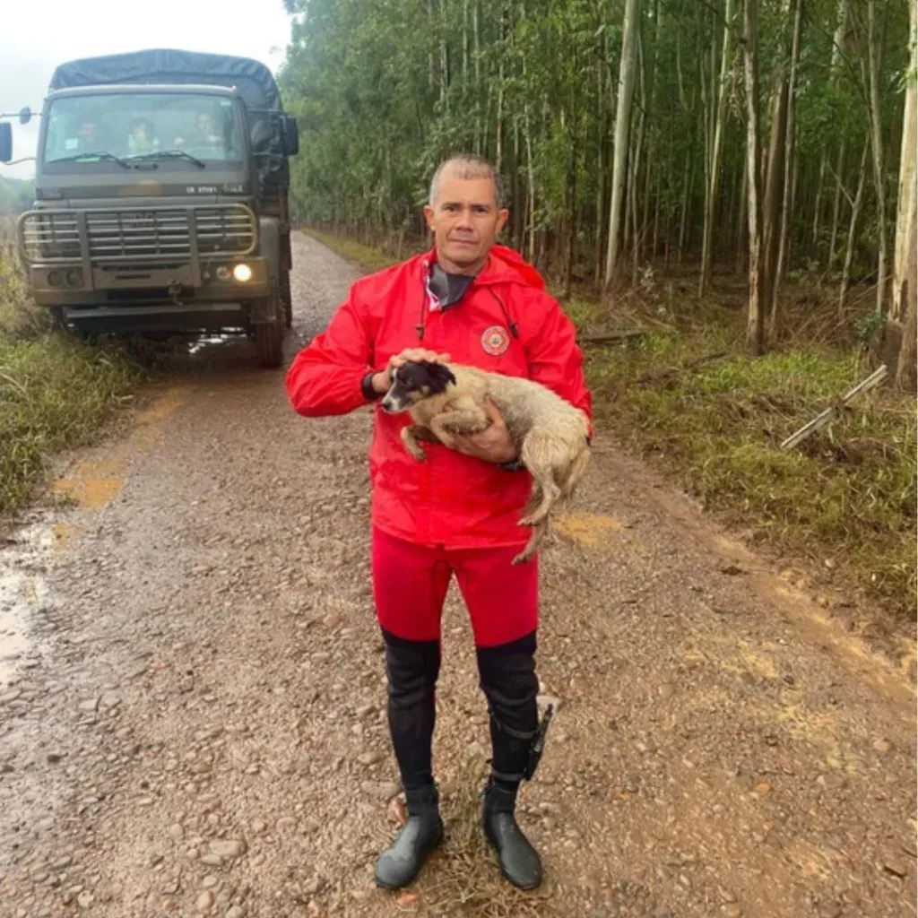 Força tarefa do CBMPE com 19 militares inicia missão RS Força tarefa do CBMPE com 19 militares inicia missão RS