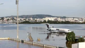 Aeroporto Salgado Filho só reabre em setembro após enchente Aeroporto Salgado Filho só reabre em setembro após enchente