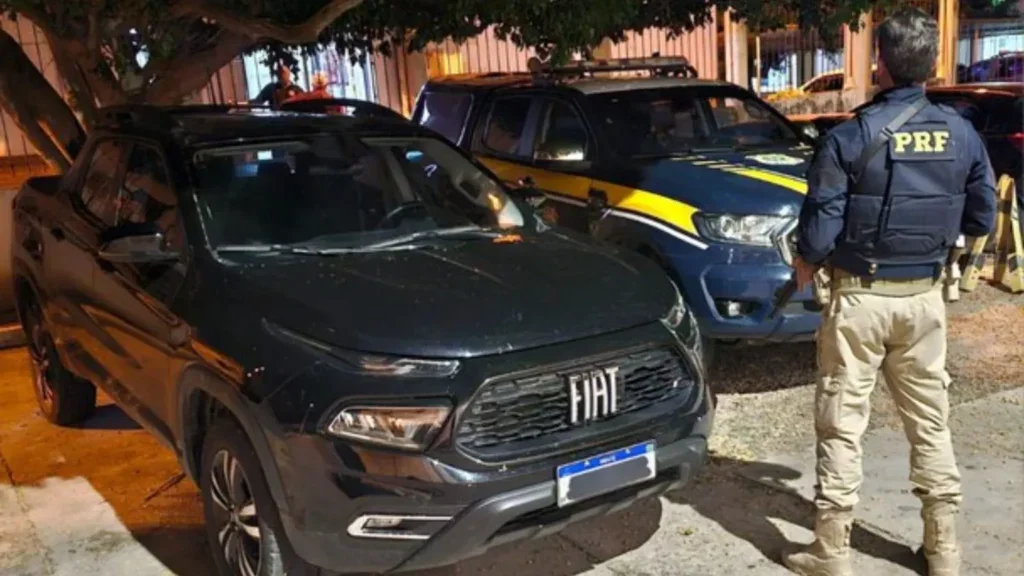 Carro roubado no Espírito Santo é recuperado pela PRF em Paulo Afonso