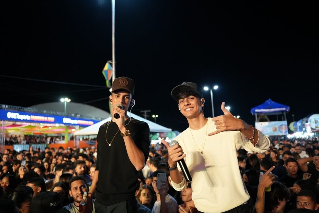 Sucesso de Público na Primeira Noite de Comemoração dos 115 Anos de Petrolândia-PE: Shows de Arthur e Allancid e Hugo e Guilherme Atraem Multidão à Orla Fluvial; VEJA FOTOS E VÍDEO!