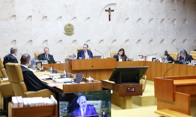 Por 8 votos a 3, STF decide que porte de maconha para uso pessoal não é crime Por 8 votos a 3, STF decide que porte de maconha para uso pessoal não é crime