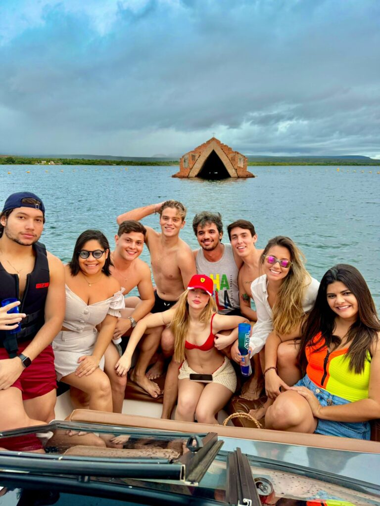 Influenciadores do Rancho do Maia Desbravam as Belezas de Petrolândia-PE, a Bordo de uma Lancha Conduzida pelo Guia Turístico Samyr Oliveira; VEJA FOTOS!