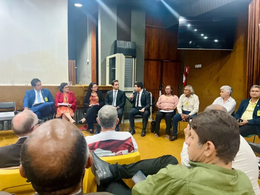 Carlos Veras participa da instalação da Mesa de Diálogo para construir soluções para os Perímetros Irrigados do Sistema Itaparica Carlos Veras participa da instalação da Mesa de Diálogo para construir soluções para os Perímetros Irrigados do Sistema Itaparica