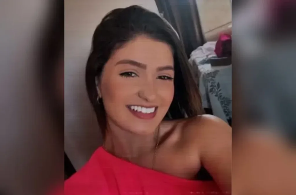 Jovem de 20 anos tira a própria vida após ser alvo de página de fofocas Jovem de 20 anos tira a própria vida após ser alvo de página de fofocas