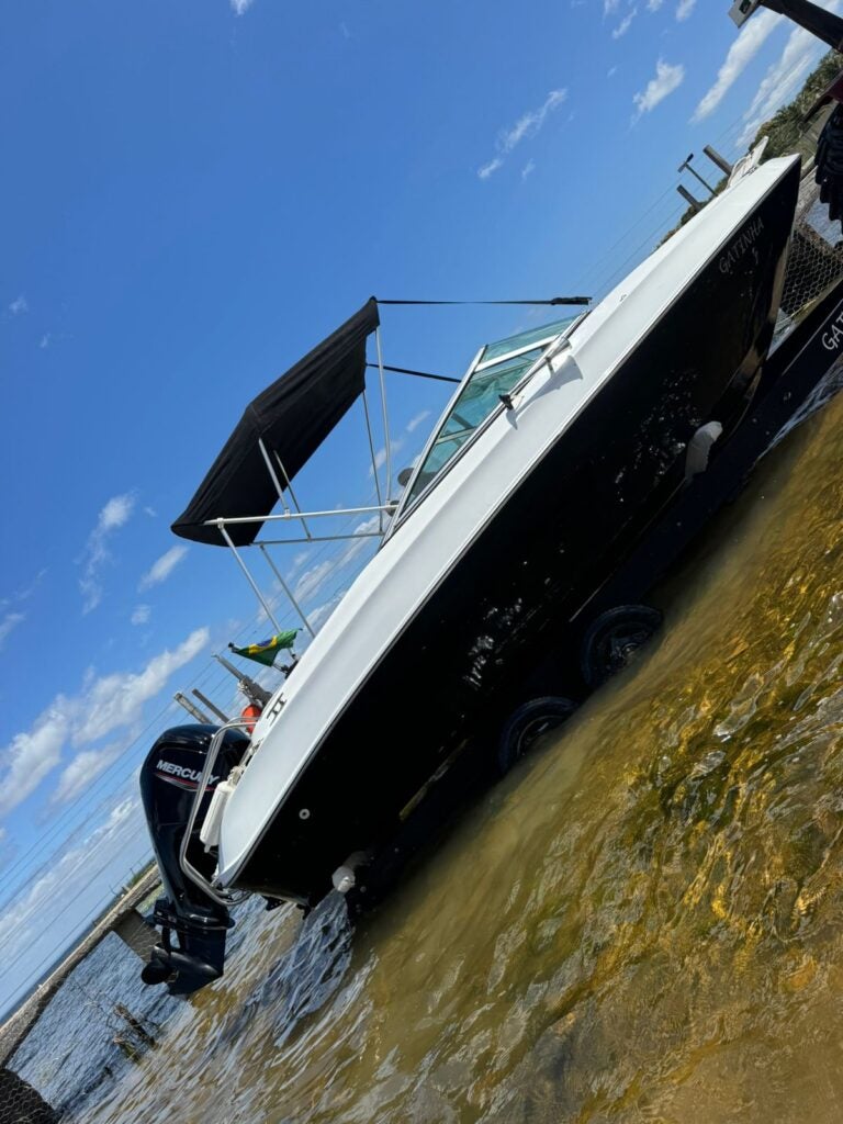 Empresário Samyr Oliveira Adquire Nova Lancha para Passeios Turísticos em Petrolândia-PE