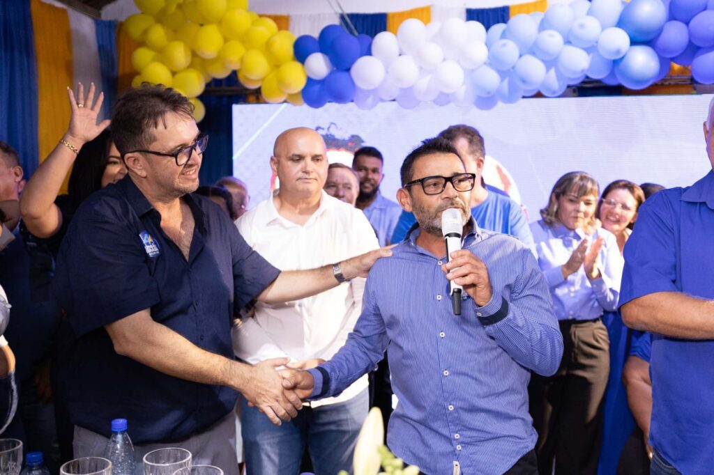 Novo Cenário Político em Ibimirim: Ex-prefeito Adauto Bodegão Adere à Campanha de Charles do Paulistão