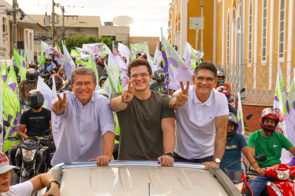 Acompanhados por Luciano Duque, Miguel e Marcus começam campanha com motociata em Serra Talhada
