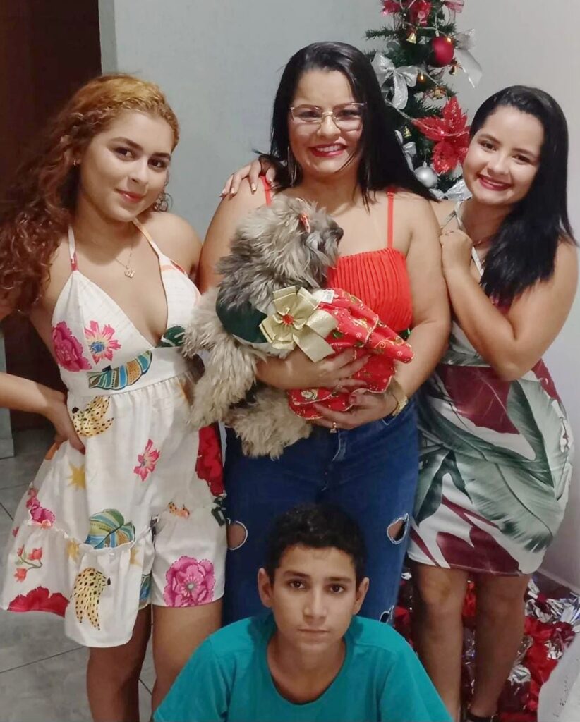 Petrolândia: Filhas parabenizam Claudia Leal, Presidente da Provida, por seu aniversário com emocionantes homenagens